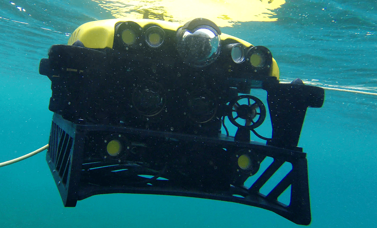 ROV Mini Tortuga Hydro operating