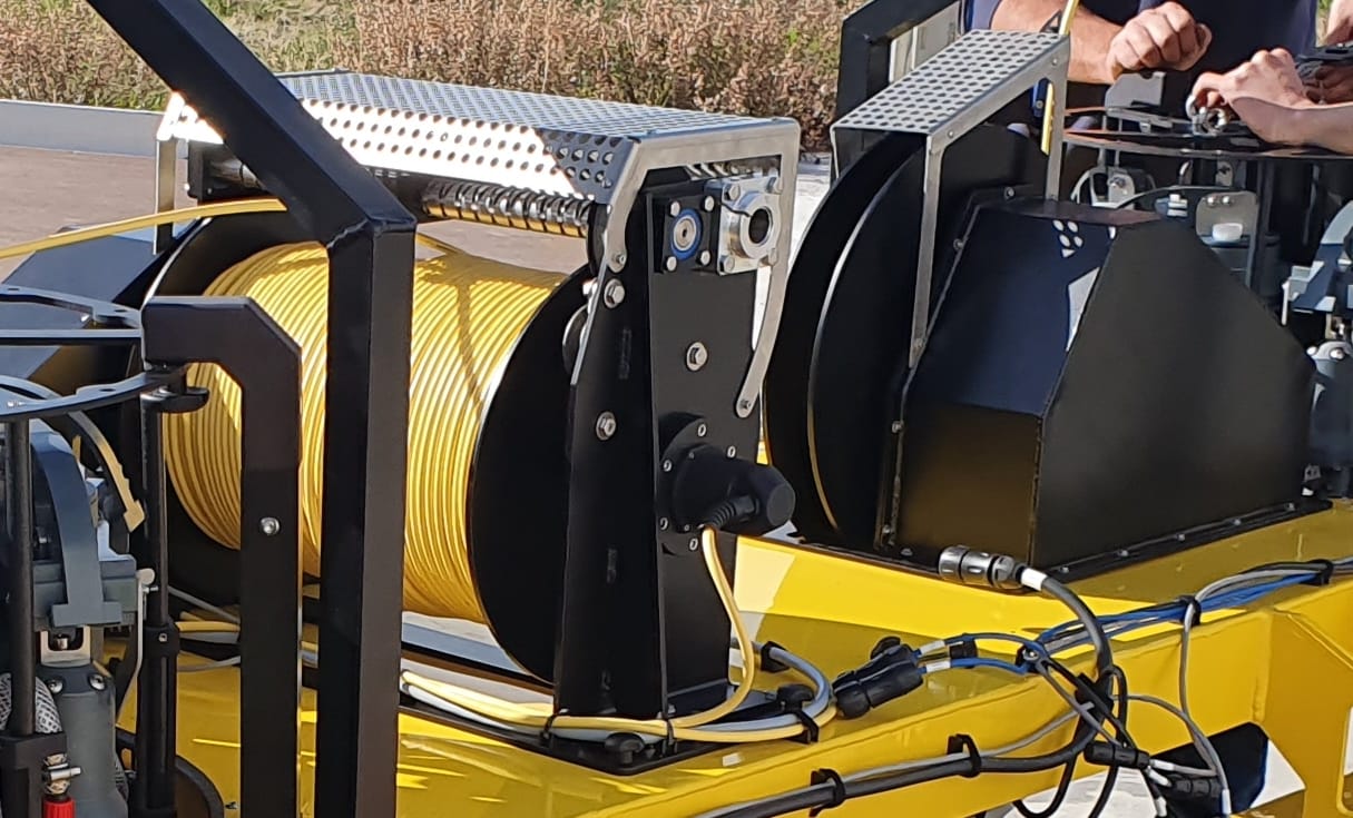 USV-mounted light winches